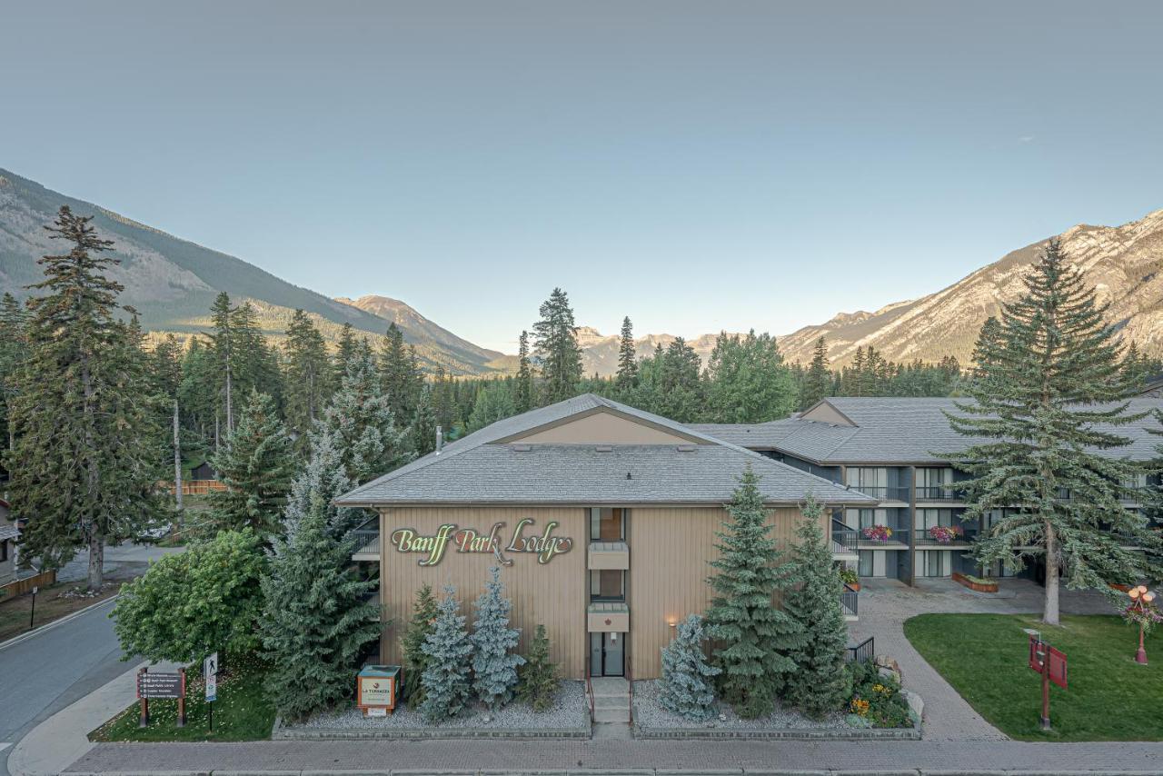 Banff Park Lodge Экстерьер фото