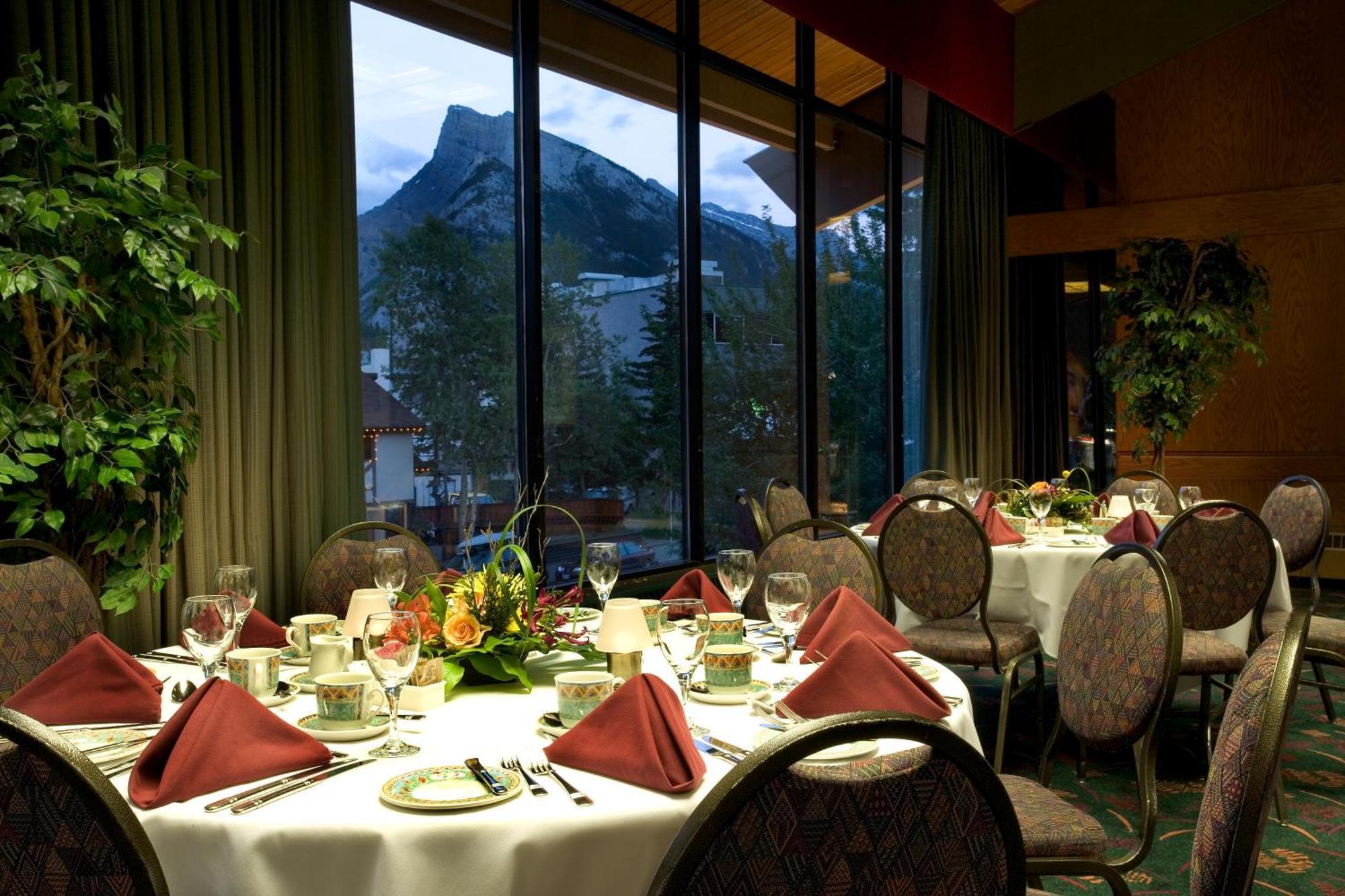 Banff Park Lodge Экстерьер фото