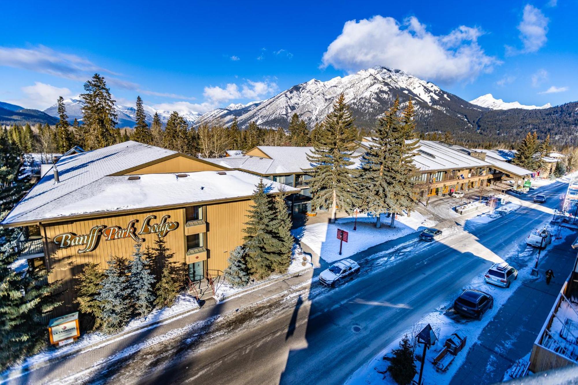 Banff Park Lodge Экстерьер фото