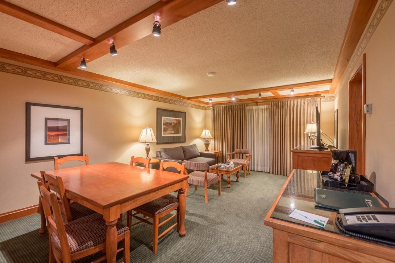 Banff Park Lodge Экстерьер фото